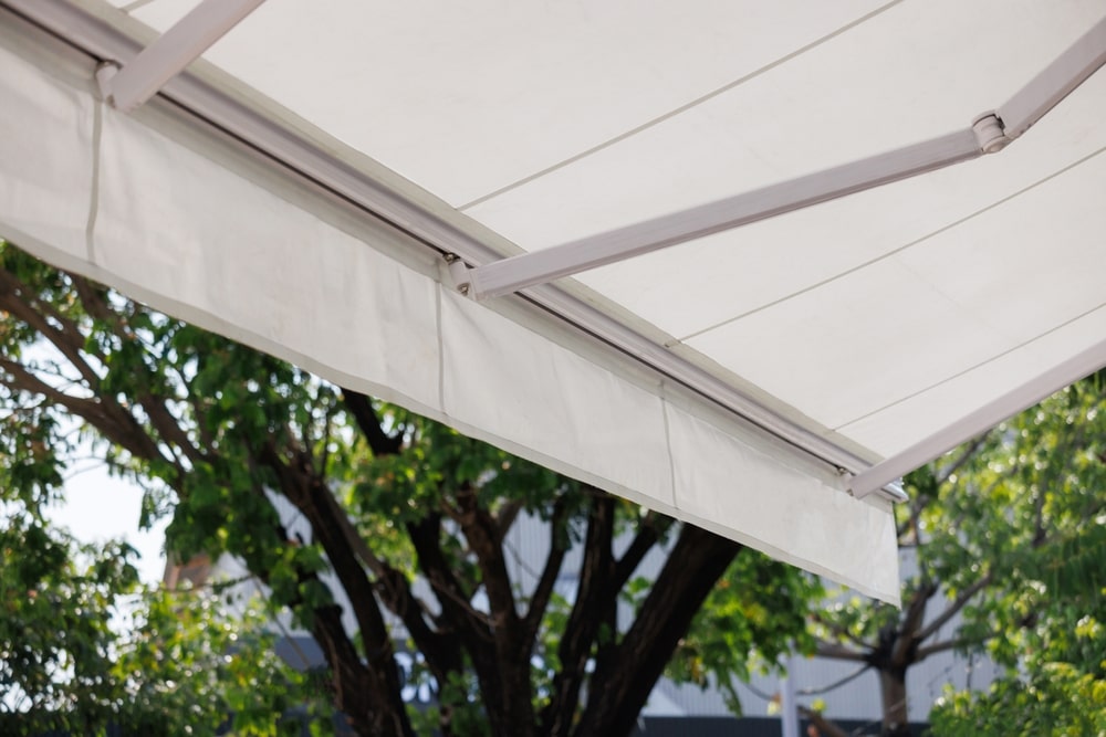 Comment choisir les stores bannes sur mesure ?